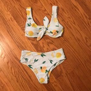 Random Striped And Lemon Print Knot Bikini Set